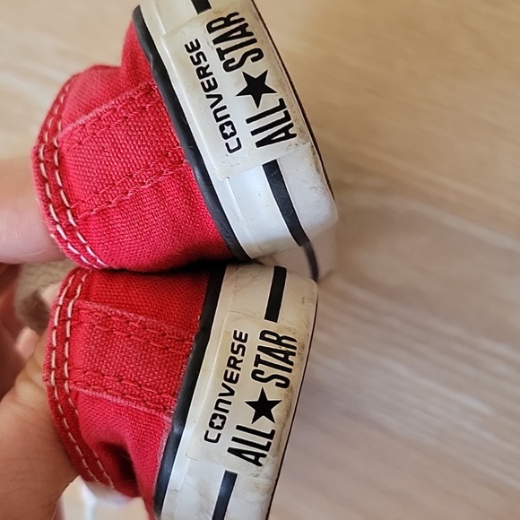 Toddler red classic converse - Picture 3 of 5